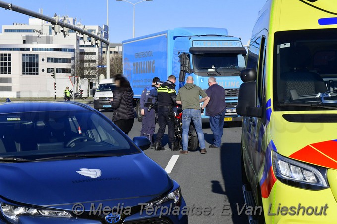 Mediaterplaatse moterrijder onderuit in hoofddorp 05032021 Image00004