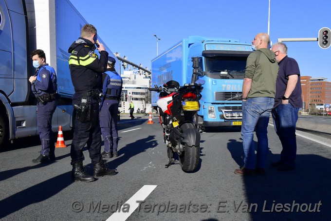 Mediaterplaatse moterrijder onderuit in hoofddorp 05032021 Image00005