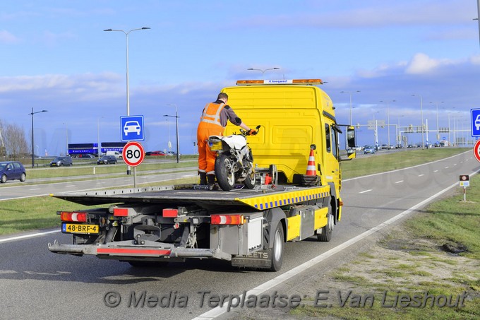 Mediaterplaatse ongeval n201 hdp motorrijder onderuit 22032021 Image00008