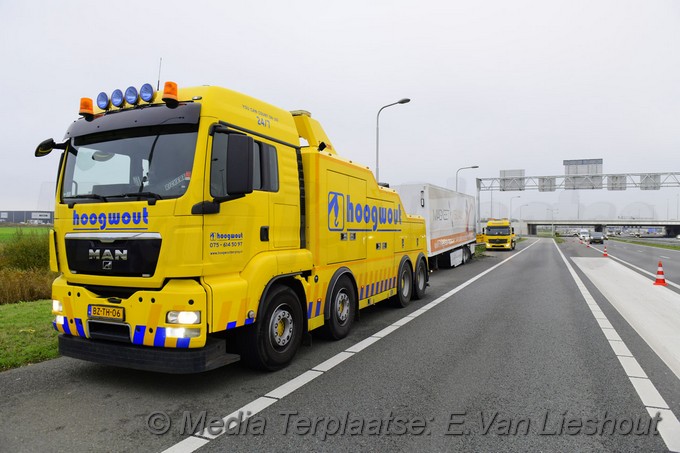 Mediaterplaatse vrachtwagen verliest zijn trailer op de a4 hdp 09112021 Image00004