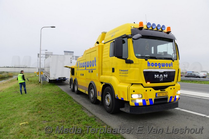 Mediaterplaatse vrachtwagen verliest zijn trailer op de a4 hdp 09112021 Image00005