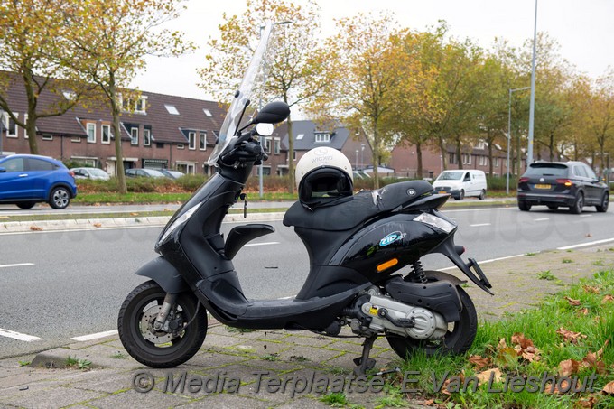 Mediaterplaatse scooterrijder gewond bij ongeval hoofddorp 10112021 Image00003