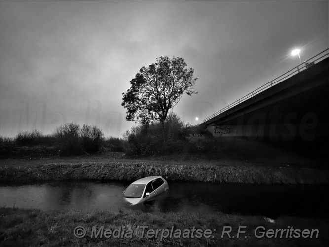 Mediaterplaatse auto te water nieuwerbrug 13112021 Image00007