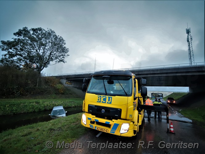 Mediaterplaatse auto te water nieuwerbrug 13112021 Image00008