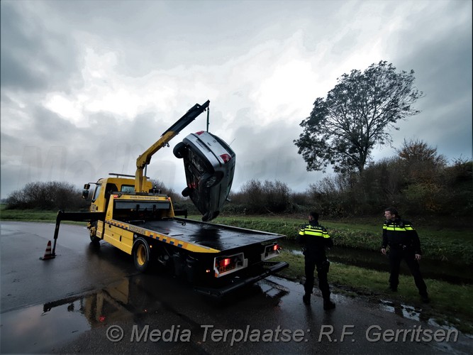 Mediaterplaatse auto te water nieuwerbrug 13112021 Image00009