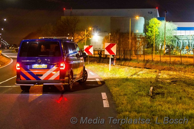 Mediaterplaatse auto te water met vier personen bij schiphol 2312021 Image00002