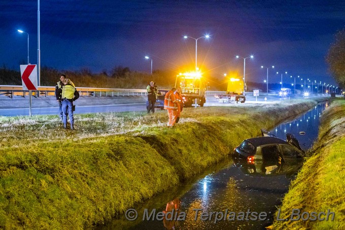 Mediaterplaatse auto te water met vier personen bij schiphol 2312021 Image00003