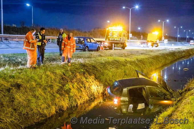 Mediaterplaatse auto te water met vier personen bij schiphol 2312021 Image00004