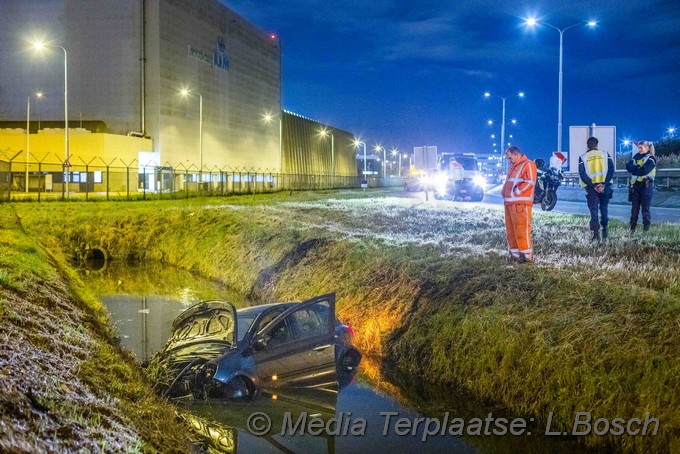 Mediaterplaatse auto te water met vier personen bij schiphol 2312021 Image00005
