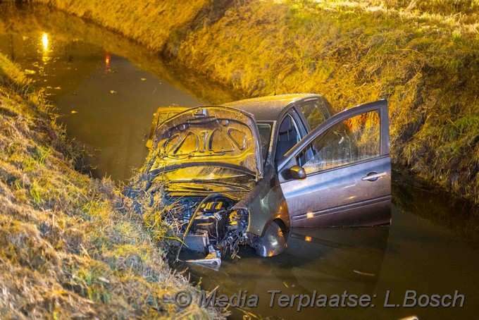 Mediaterplaatse auto te water met vier personen bij schiphol 2312021 Image00006