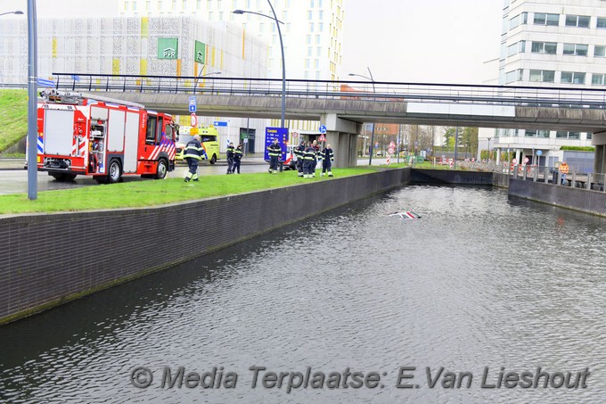 Mediaterplaatse weer auto te water in hoofddorp taurusavenue 29112021 Image00001