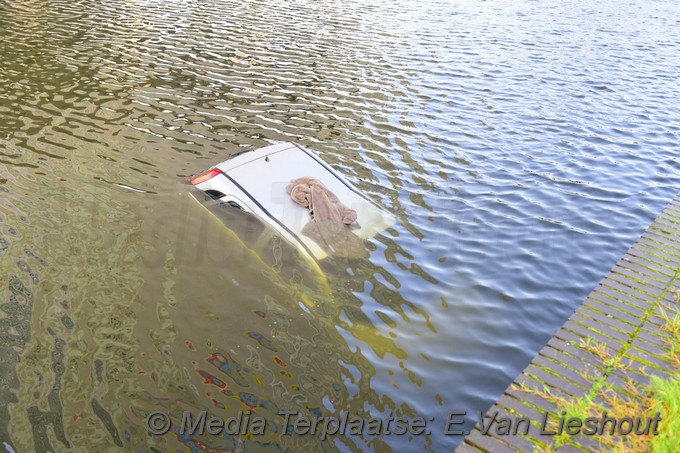 Mediaterplaatse weer auto te water in hoofddorp taurusavenue 29112021 Image00004