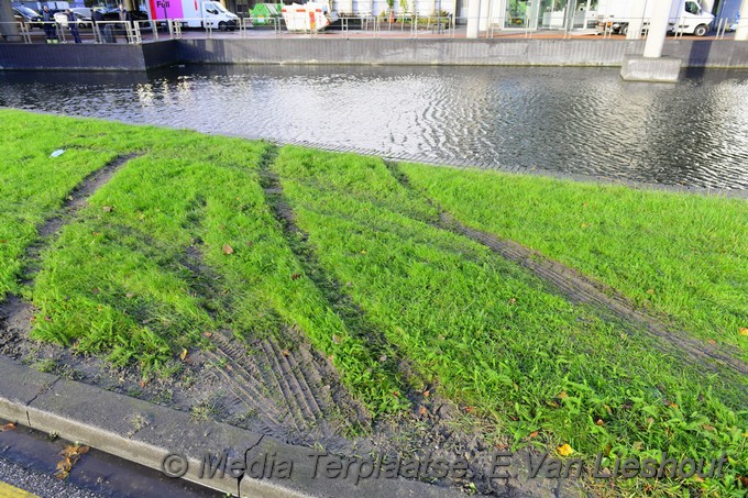 Mediaterplaatse weer auto te water in hoofddorp taurusavenue 29112021 Image00005