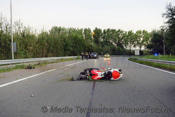 mediaterplaatse motorrijder onderuit a205 zwanenburg 08102021 Image00004
