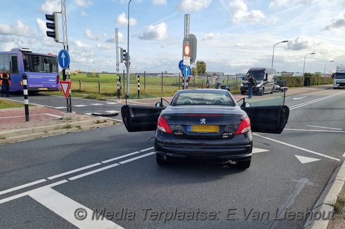 Mediaterplaatse ongeval auto lijnbus rozenburg 11102021 Image00004