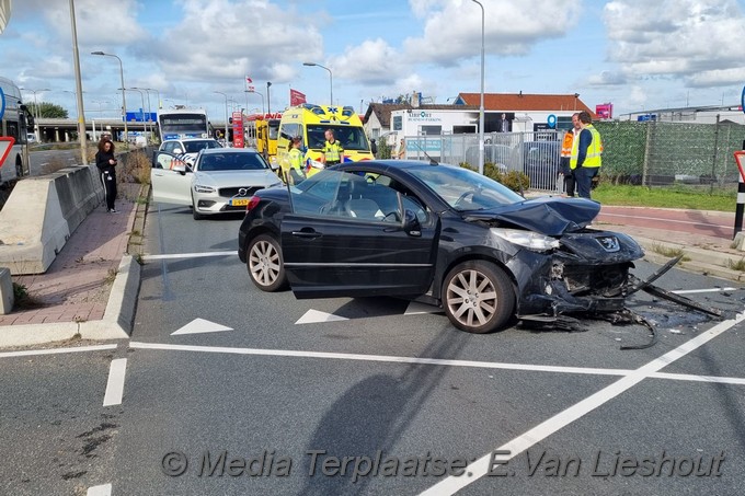 Mediaterplaatse ongeval auto lijnbus rozenburg 11102021 Image00005