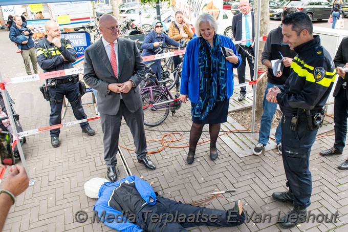 Mediaterplaatse minister komt kijken inleveren messen hdp 14102021 Image00017