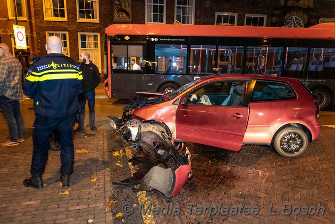 Mediaterplaatse auto klapt op lijnbus haarlem 24102021 Image00001