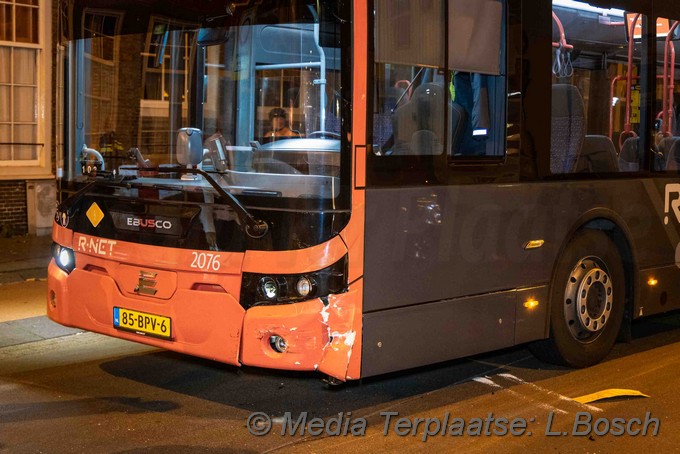 Mediaterplaatse auto klapt op lijnbus haarlem 24102021 Image00002