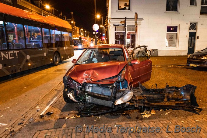 Mediaterplaatse auto klapt op lijnbus haarlem 24102021 Image00005