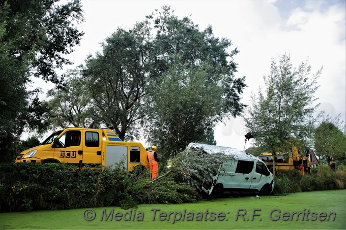 Mediaterplaatse ongeval auto te water reeuwijk 18092021 Image00017