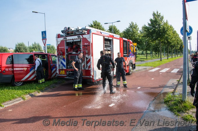 Mediaterplaatse brandweer controleerd sloot na fonst fiets hdp 11072021 Image00006