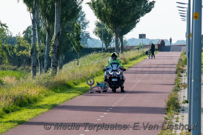 Mediaterplaatse brandweer controleerd sloot na fonst fiets hdp 11072021 Image00007