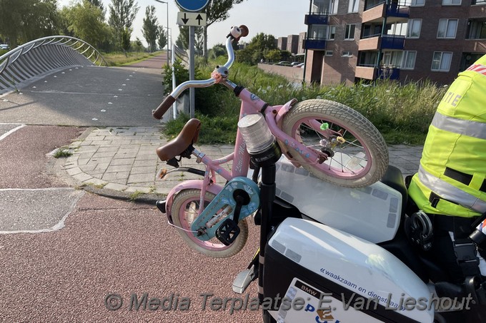 Mediaterplaatse brandweer controleerd sloot na fonst fiets hdp 11072021 Image00008