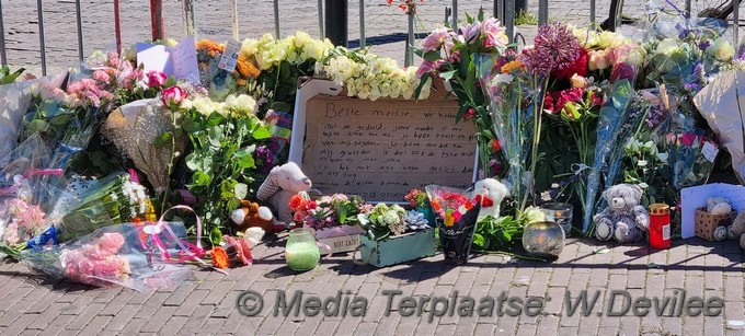 Mediaterplaatse politie herdenkt bij bloemen zee steenstraat ldn 06062021 Image00001