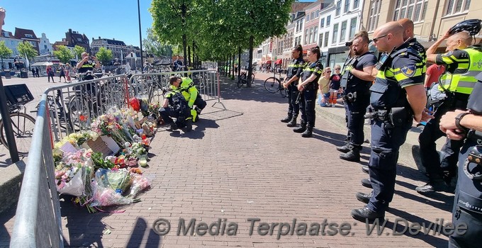 Mediaterplaatse politie herdenkt bij bloemen zee steenstraat ldn 06062021 Image00005