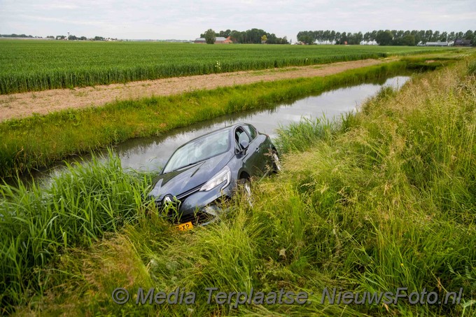 Mediaterplaatse auto te water lijnden 11062021 Image00005