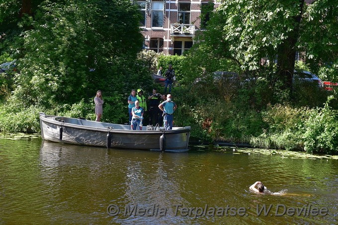 Mediaterplaatse verwarden man springt in het water ldn 24062021 Image00003