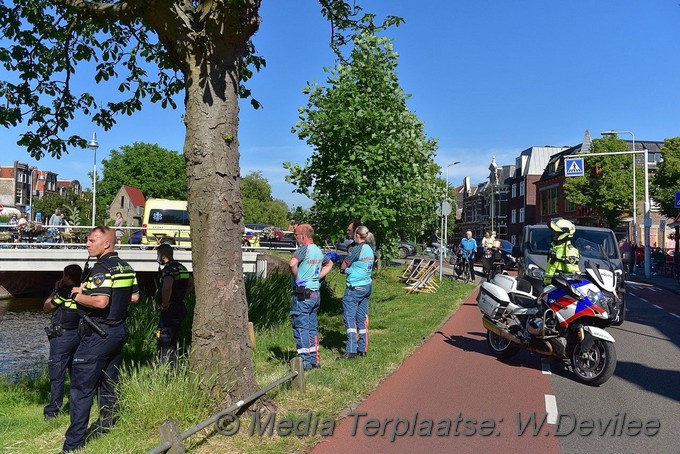 Mediaterplaatse verwarden man springt in het water ldn 24062021 Image00006