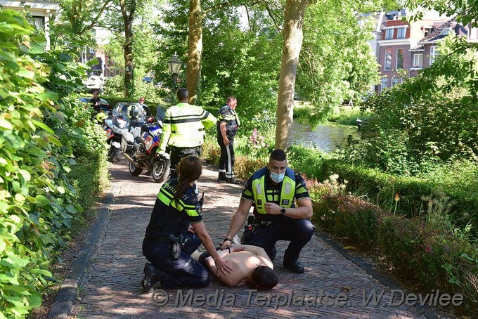 Mediaterplaatse verwarden man springt in het water ldn 24062021 Image00010