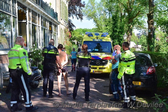 Mediaterplaatse verwarden man springt in het water ldn 24062021 Image00011