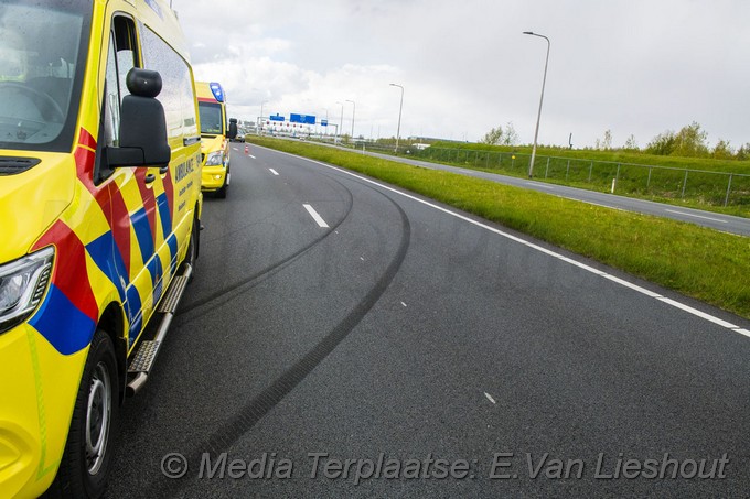 Mediaterplaatse ongeval op de n209 auto schiet door hek schiphol rijk02052021 Image00004