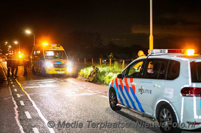 Mediaterplaatse auto met twee inzittende te water Zwanenburg 07052021 Image00005