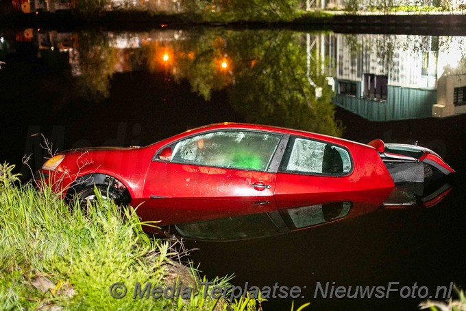 Mediaterplaatse auto met twee inzittende te water Zwanenburg 07052021 Image00007