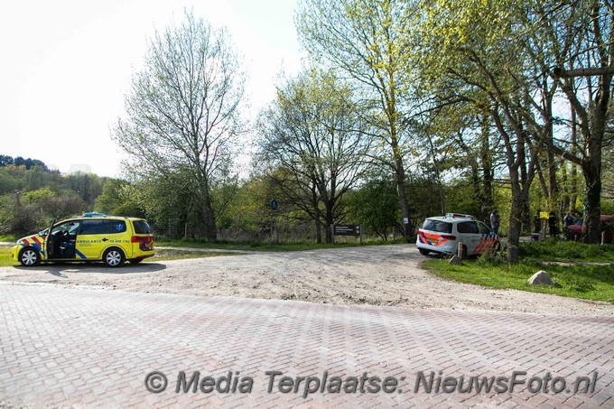 Mediaterplaatse auto tegen boom bestuurder loopt weg 07052021 Image00001