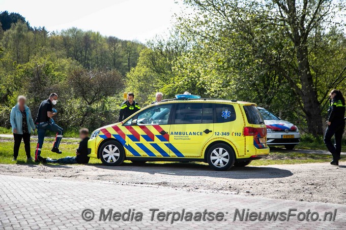 Mediaterplaatse auto tegen boom bestuurder loopt weg 07052021 Image00007