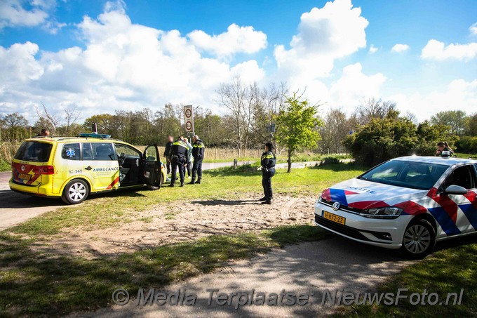 Mediaterplaatse auto tegen boom bestuurder loopt weg 07052021 Image00009