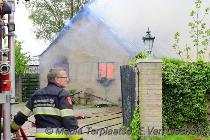 Mediaterplaatse brand in schuur naast woning zwaanshoek 23052021 Image00004