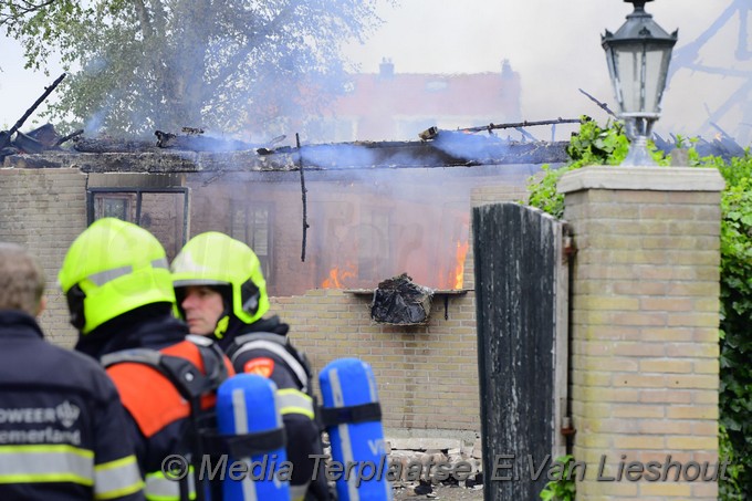 Mediaterplaatse brand in schuur naast woning zwaanshoek 23052021 Image00005