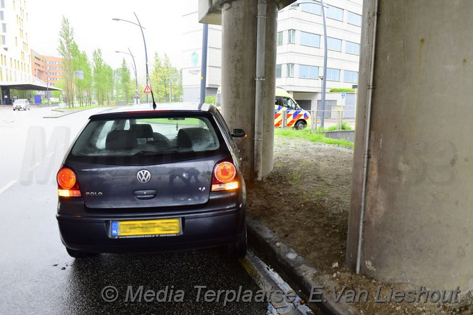 Mediaterplaatse auto klapt op pijler viaduct hoofddorp 27052021 Image00003