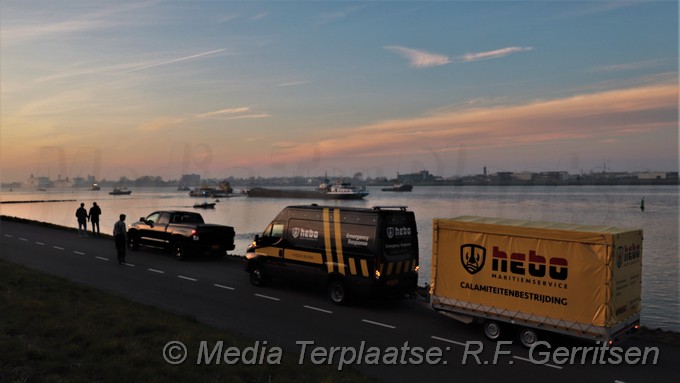 Mediaterplaatse boot slaat om europoort noordzeeweg 14042022 Image00002