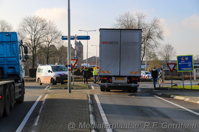 Mediaterplaats Verkeers ongeval dijklaan bermambacht 01122022 Image00021