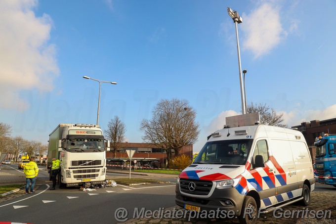 Mediaterplaats Verkeers ongeval dijklaan bermambacht 01122022 Image00064