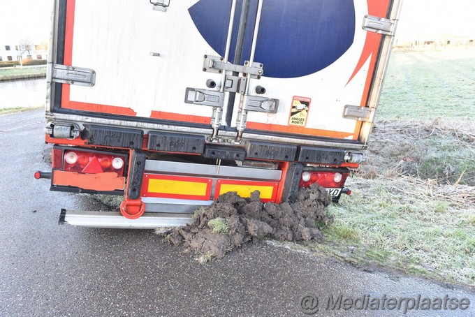 Mediaterplaatse Vrachtwagen vast door verkeerde weg oegstgeest 16122022 Image00005