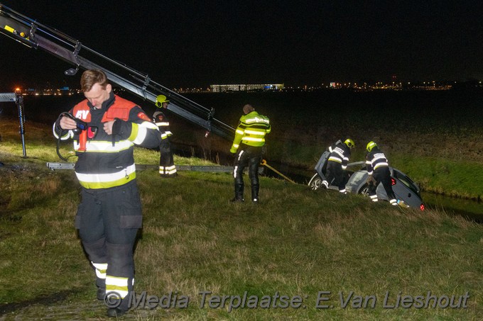 Mediaterplaatse auto uit de bocht lijnden a9 11022022 Image00001