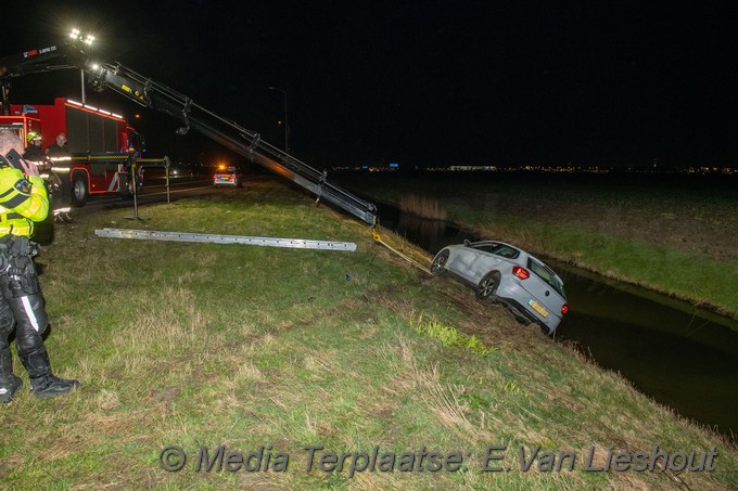 Mediaterplaatse auto uit de bocht lijnden a9 11022022 Image00003